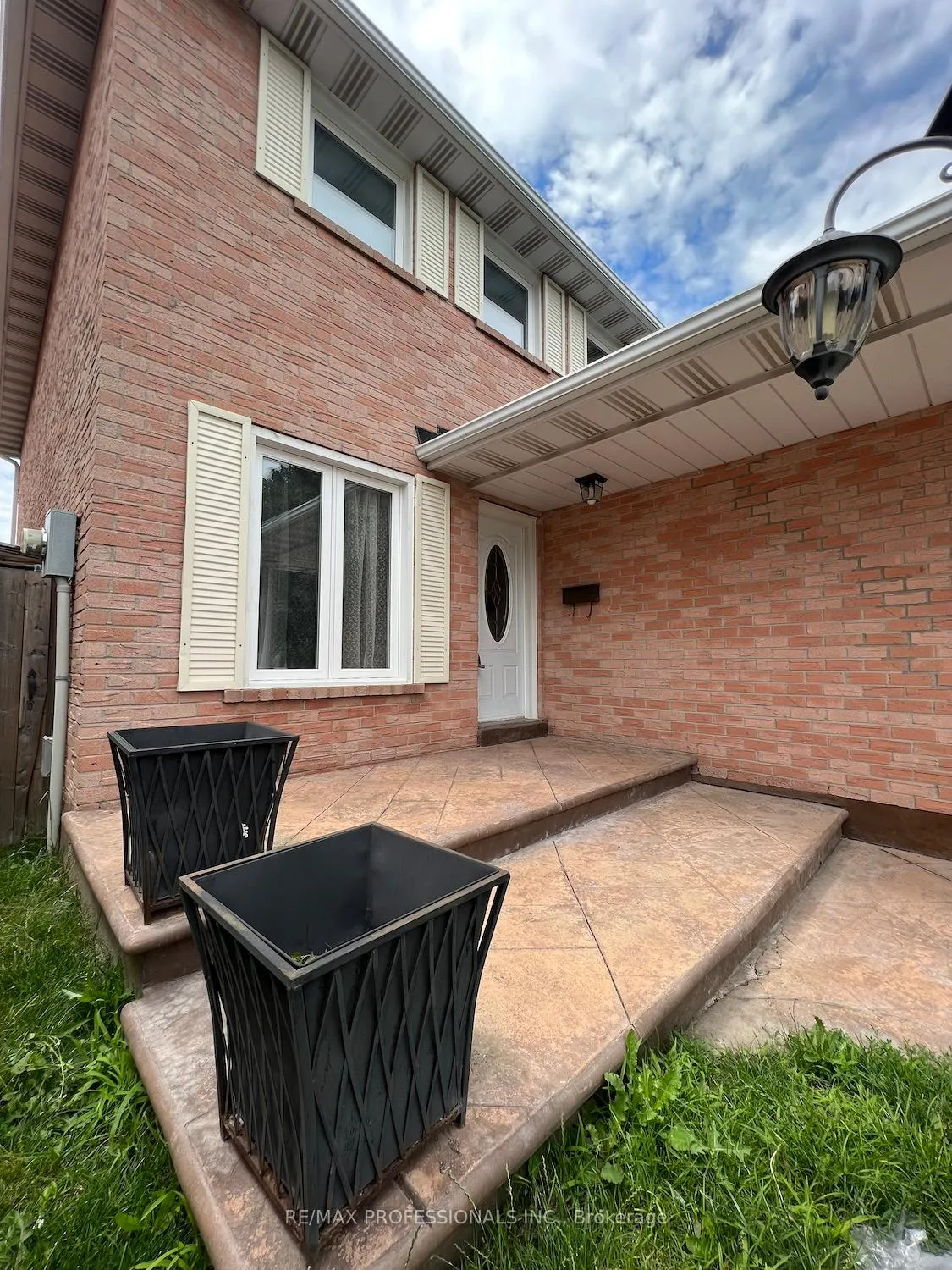 Photo 2 of 23 Rushmore Crescent, Brampton, Heart Lake East — HOMEH