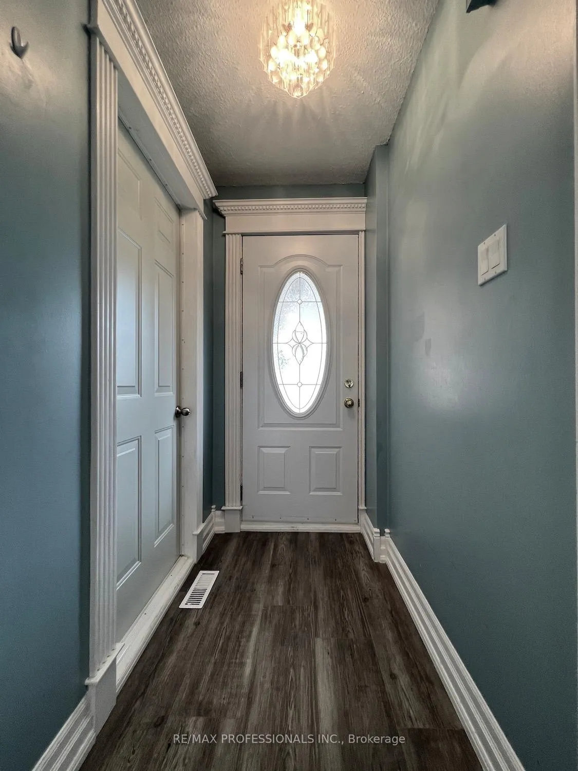 Photo 4 of 23 Rushmore Crescent, Brampton, Heart Lake East — HOMEH