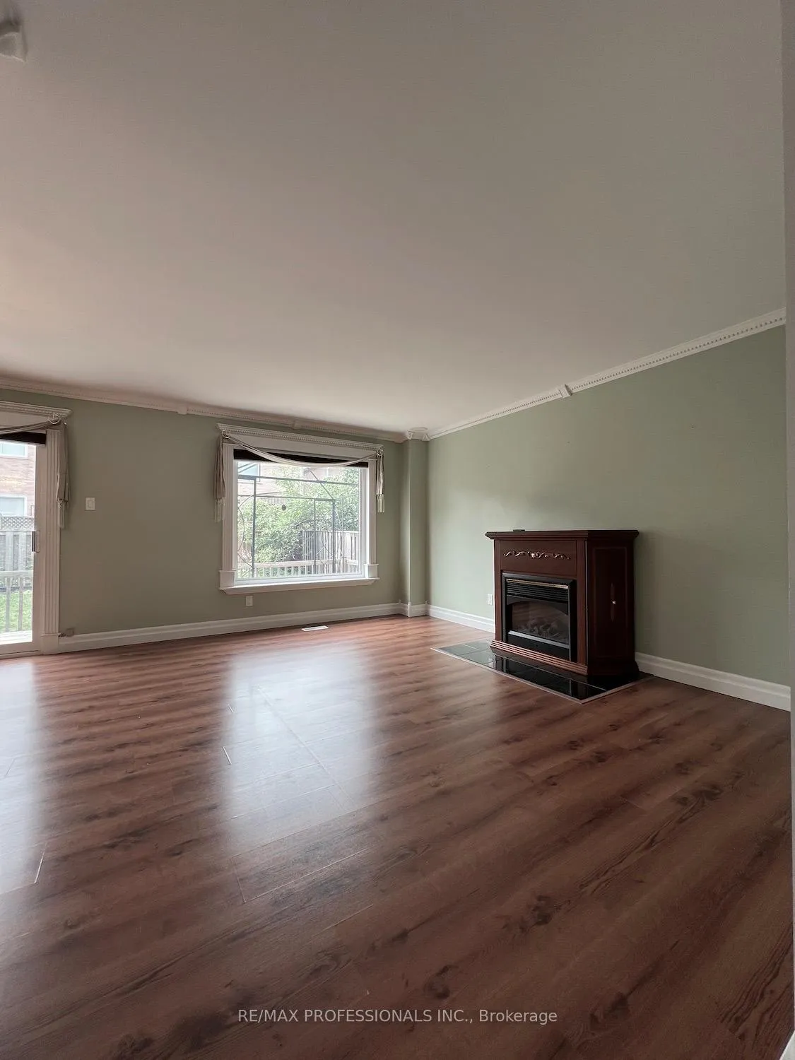 Photo 9 of 23 Rushmore Crescent, Brampton, Heart Lake East — HOMEH