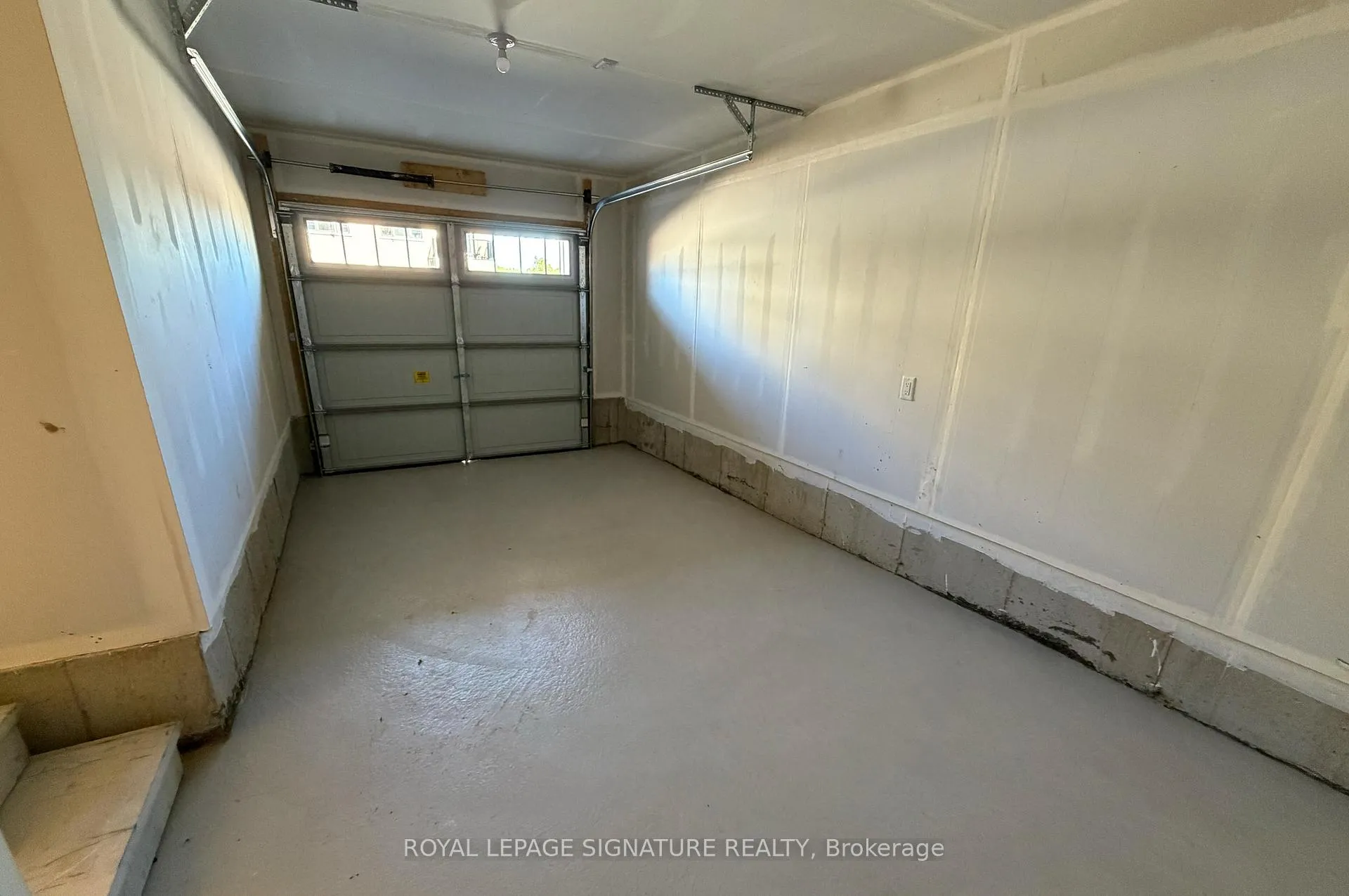 Photo 10 of 29 Pogie Drive, Welland, Dain City — HOMEH