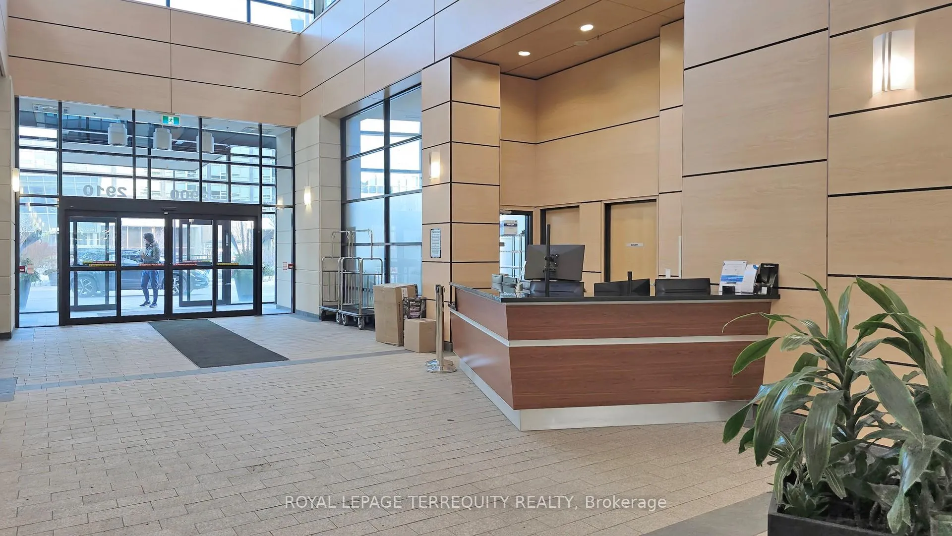 Photo 5 of Unit 910, 2900 Highway 7 Street, Vaughan, Concord — HOMEH