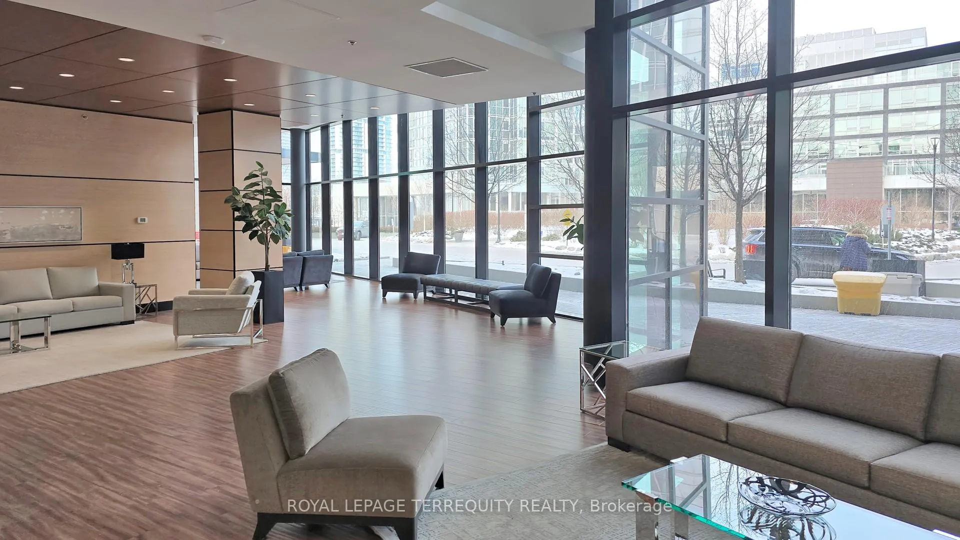 Photo 9 of Unit 910, 2900 Highway 7 Street, Vaughan, Concord — HOMEH