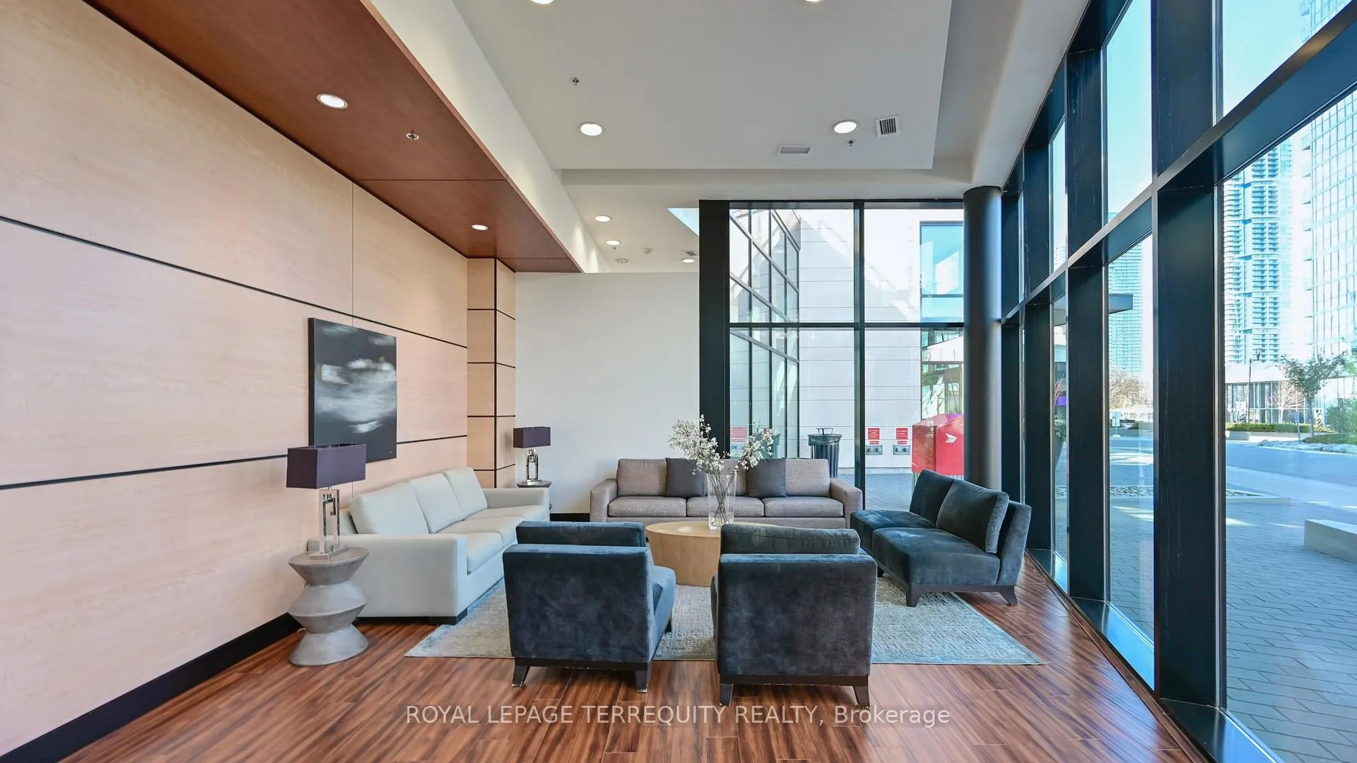 Photo 12 of Unit 910, 2900 Highway 7 Street, Vaughan, Concord — HOMEH
