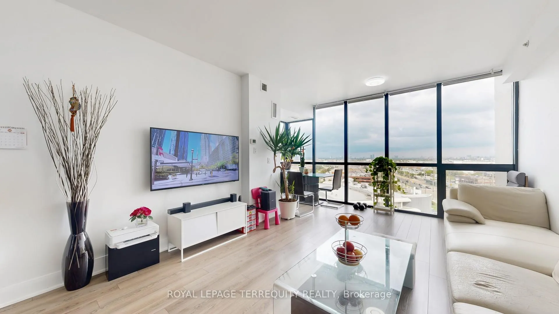 Photo 15 of Unit 910, 2900 Highway 7 Street, Vaughan, Concord — HOMEH