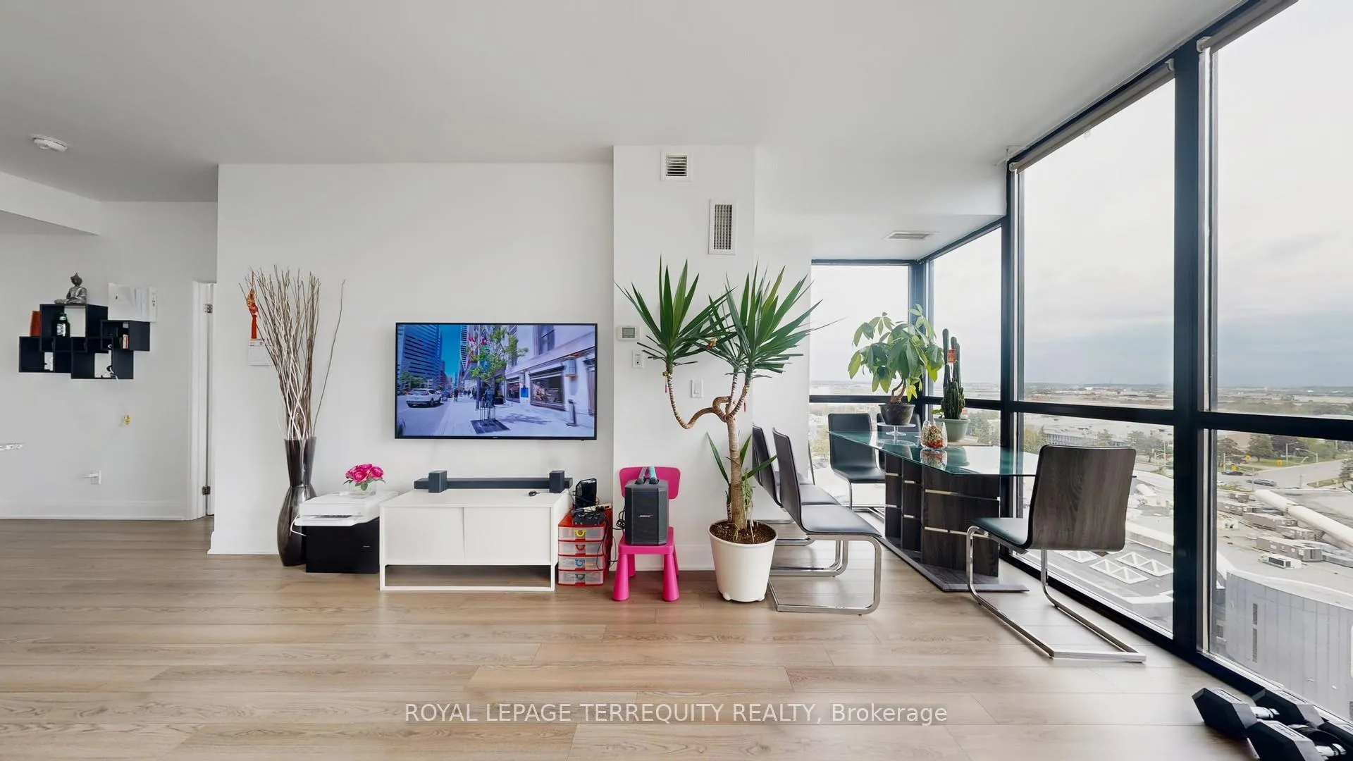Photo 16 of Unit 910, 2900 Highway 7 Street, Vaughan, Concord — HOMEH