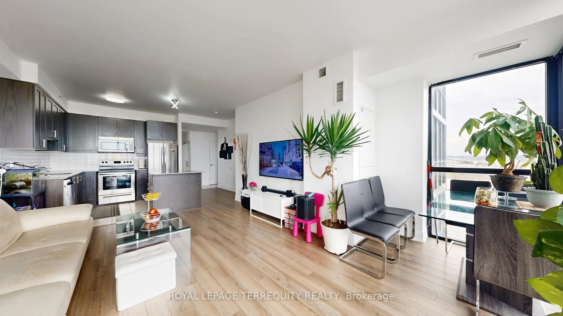 Photo 17 of Unit 910, 2900 Highway 7 Street, Vaughan, Concord — HOMEH