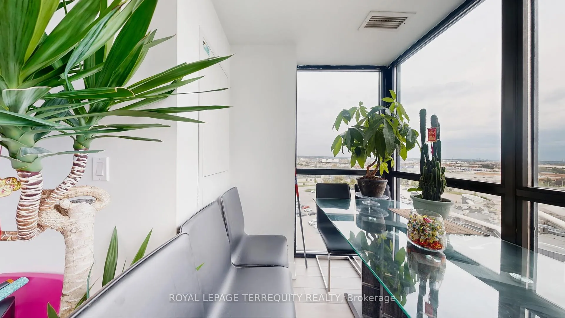 Photo 20 of Unit 910, 2900 Highway 7 Street, Vaughan, Concord — HOMEH