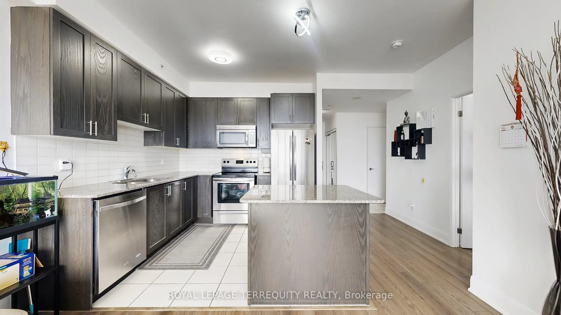 Photo 21 of Unit 910, 2900 Highway 7 Street, Vaughan, Concord — HOMEH