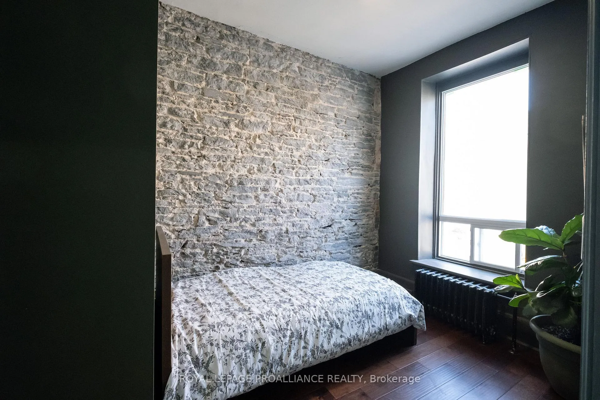 Photo 10 of Unit 1, 275 Front Street, Belleville, Belleville Ward — HOMEH