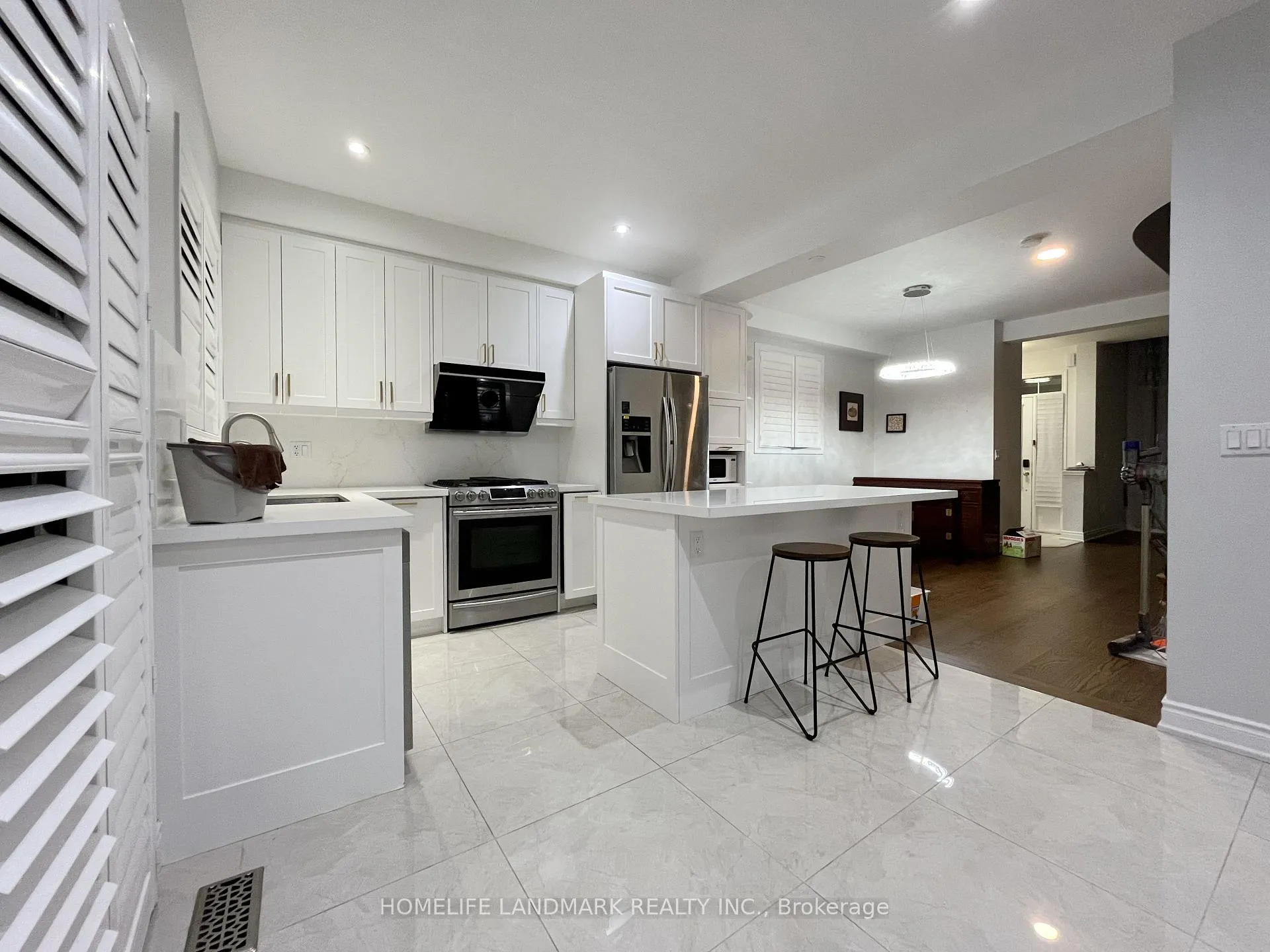 Photo 4 of 71 Ralph Chalmers Avenue, Markham, Wismer — HOMEH