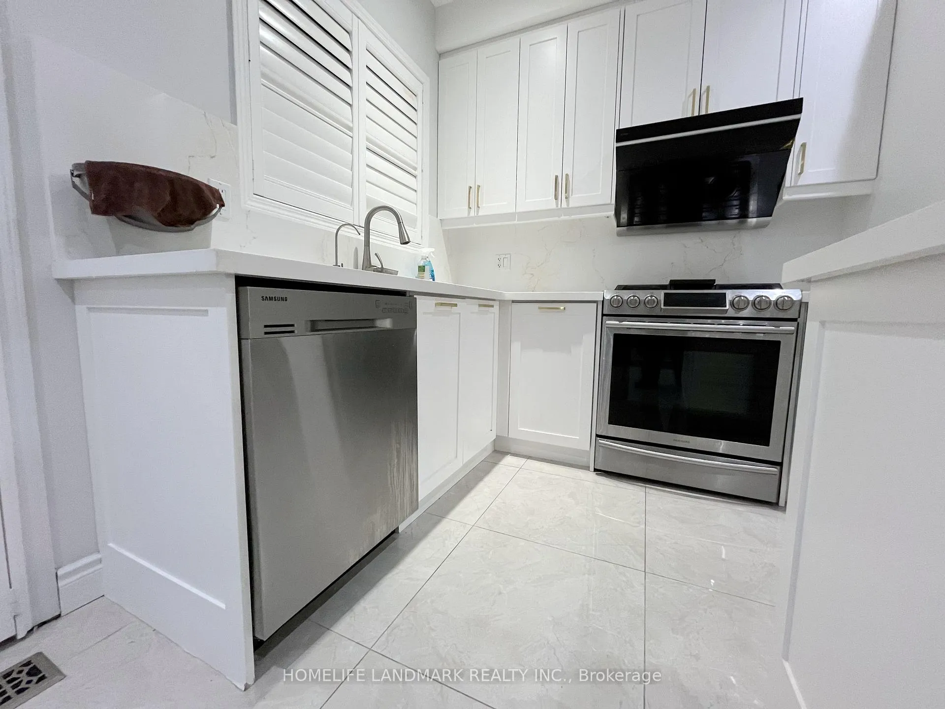 Photo 8 of 71 Ralph Chalmers Avenue, Markham, Wismer — HOMEH