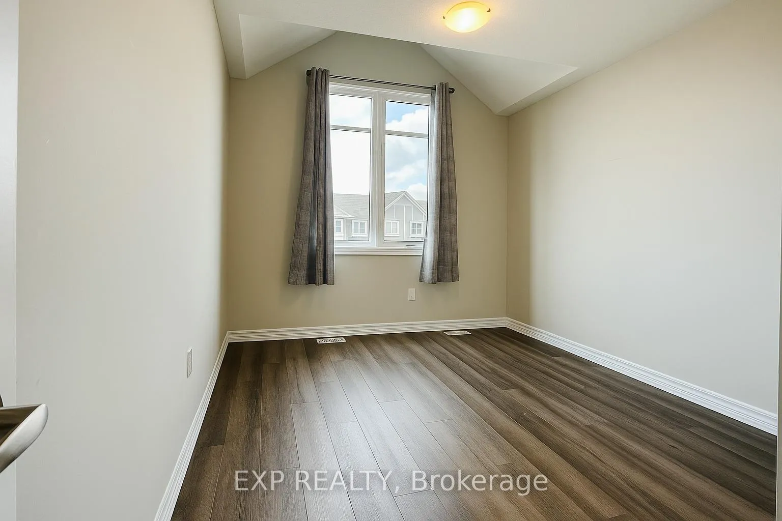 Photo 12 of 8 Saxony Street, Kitchener — HOMEH