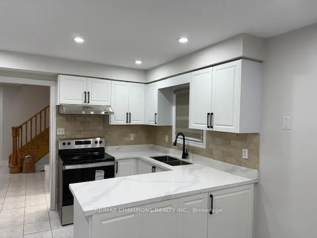 Photo 8 of 13 Sahara Trail, Brampton, Sandringham-Wellington — HOMEH