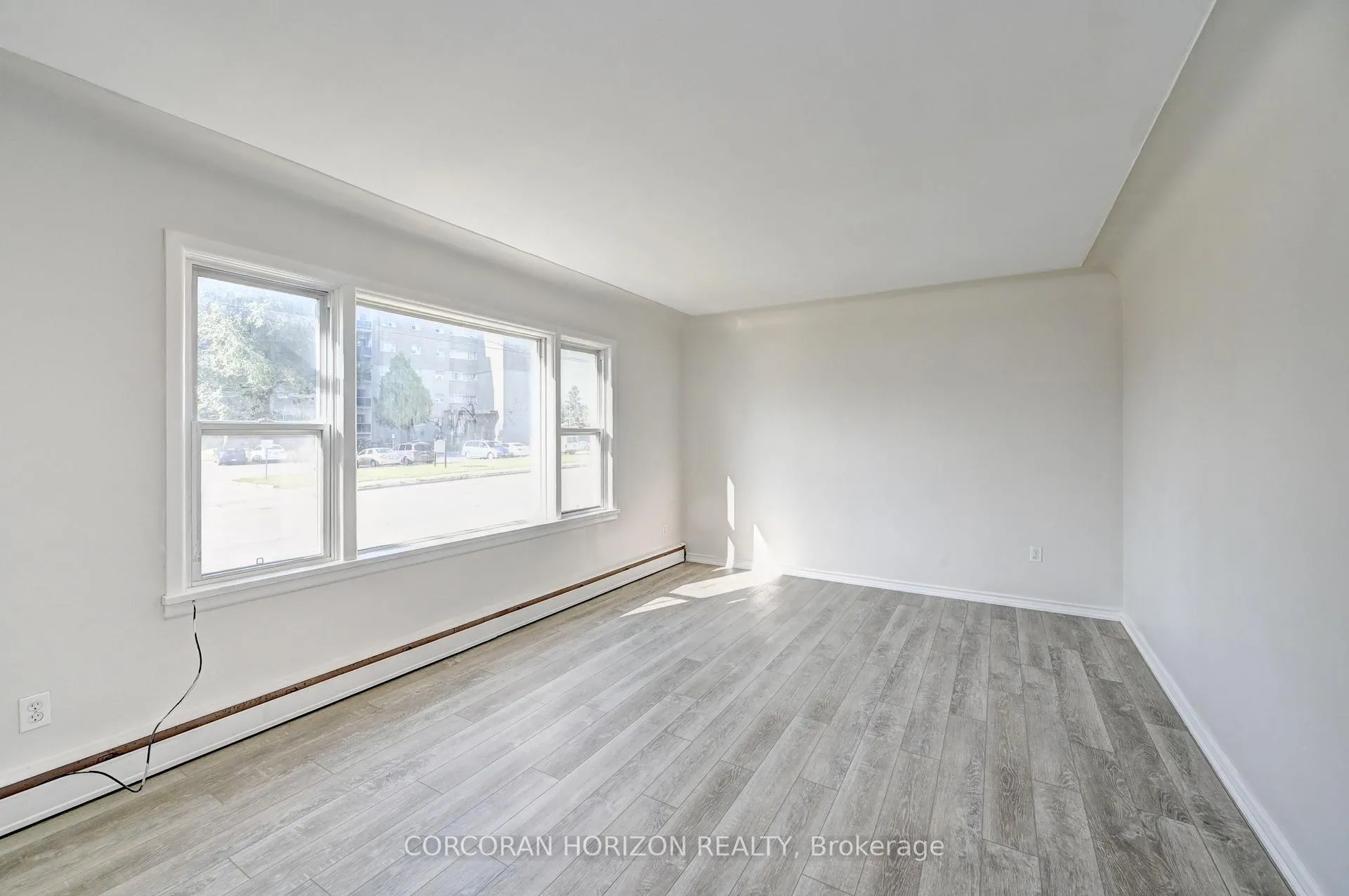 Photo 4 of Unit 2, 1230 Queens Boulevard, Kitchener — HOMEH