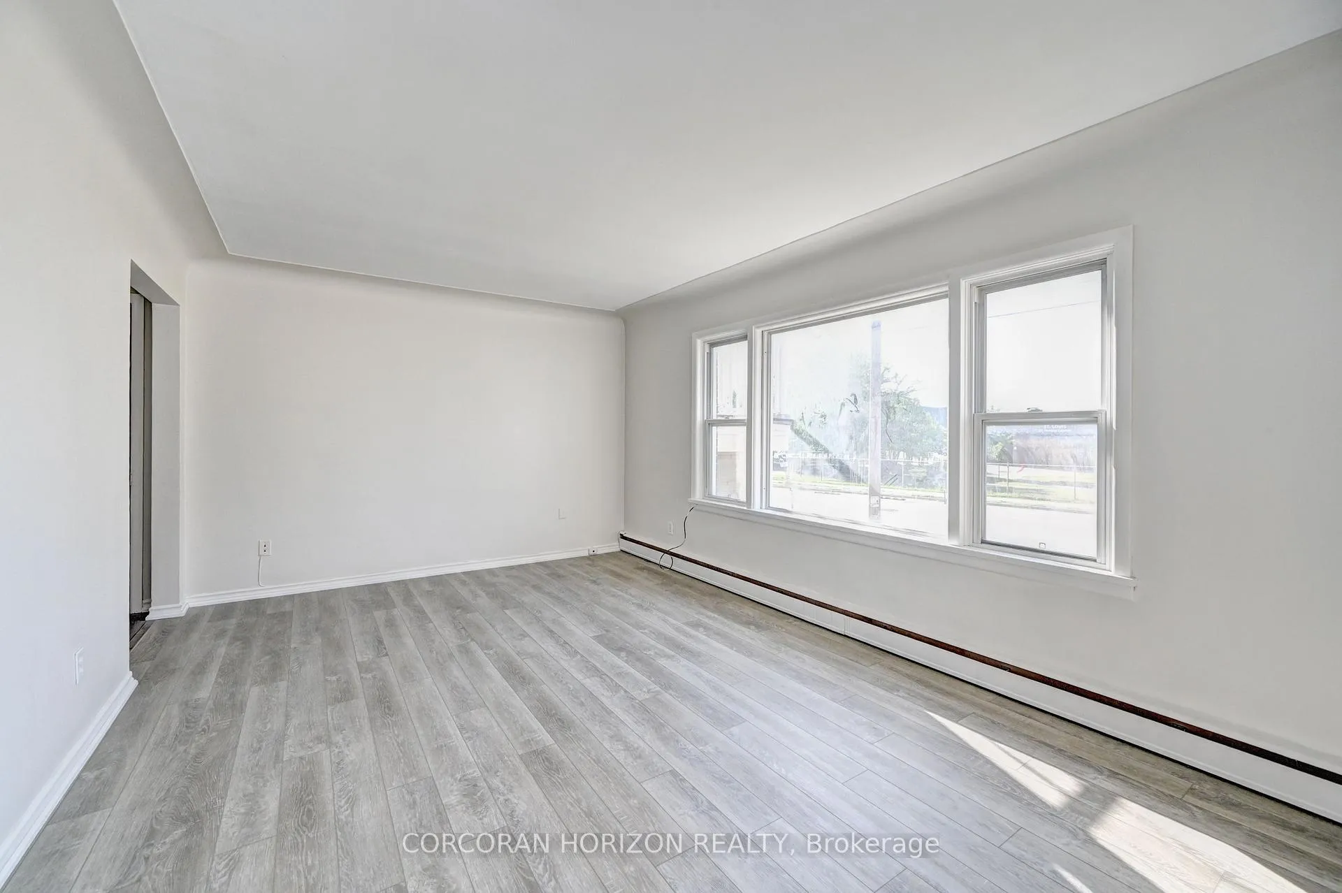 Photo 5 of Unit 2, 1230 Queens Boulevard, Kitchener — HOMEH