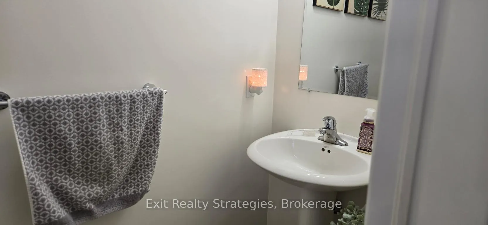 Photo 5 of 250 Moorlands Crescent, Kitchener, Doon South — HOMEH