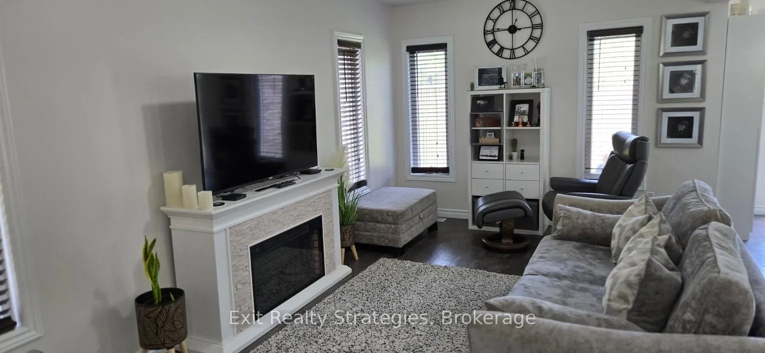 Photo 8 of 250 Moorlands Crescent, Kitchener, Doon South — HOMEH