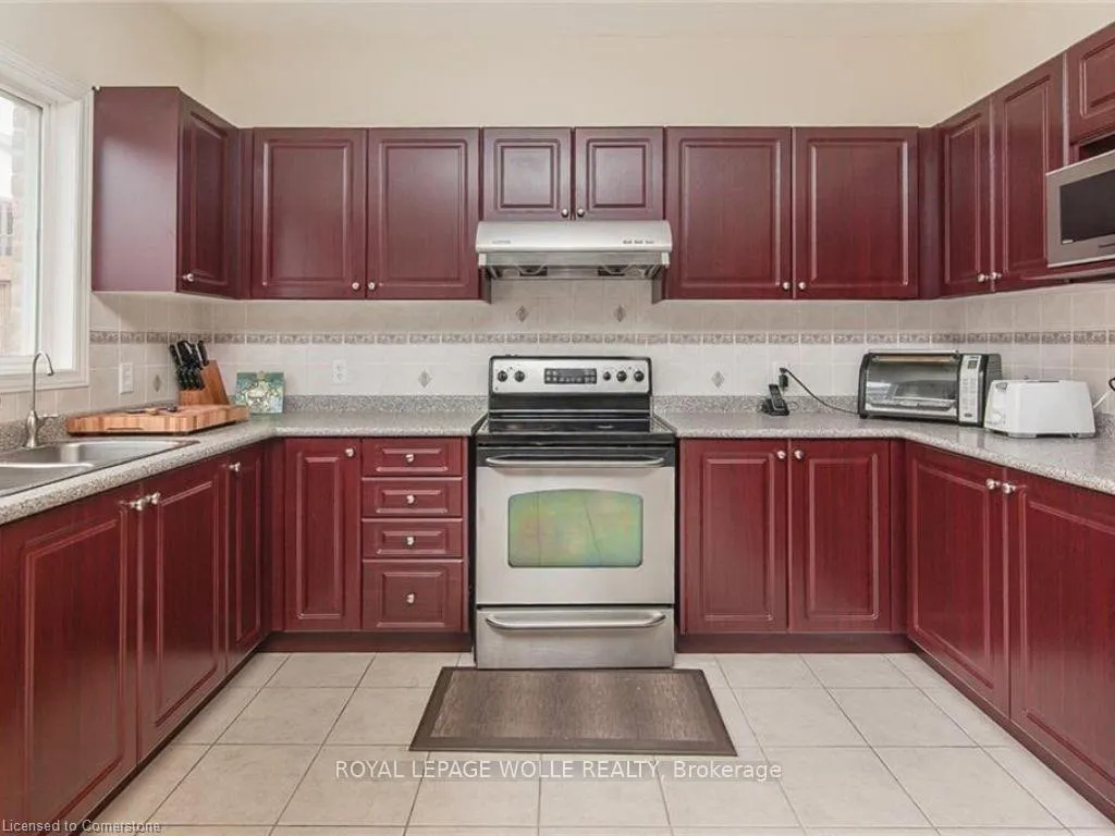 Photo 10 of 426 Robert Ferrie Drive, Kitchener — HOMEH
