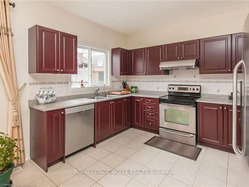 Photo 11 of 426 Robert Ferrie Drive, Kitchener — HOMEH