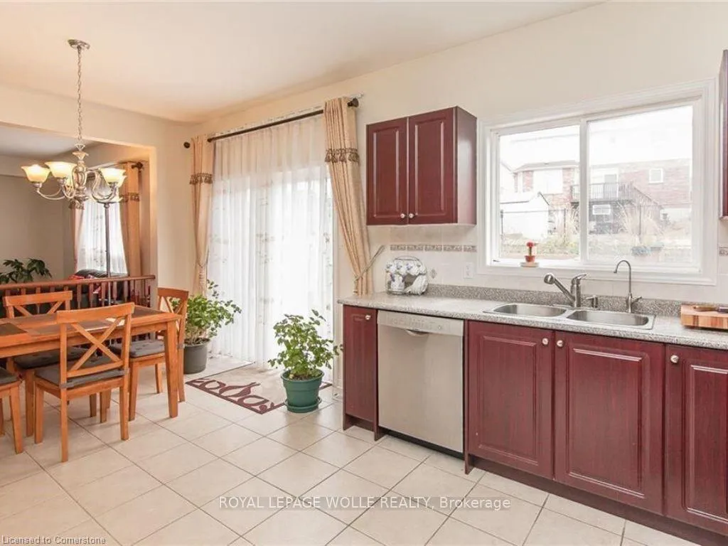 Photo 13 of 426 Robert Ferrie Drive, Kitchener — HOMEH