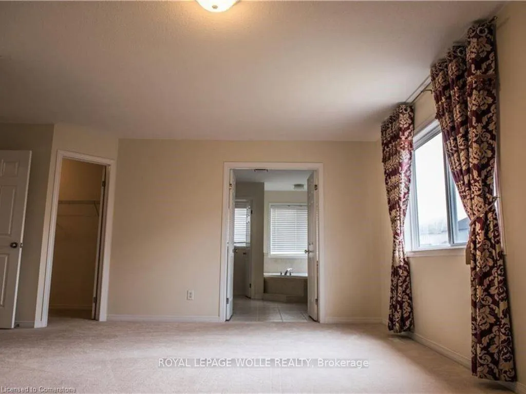 Photo 22 of 426 Robert Ferrie Drive, Kitchener — HOMEH