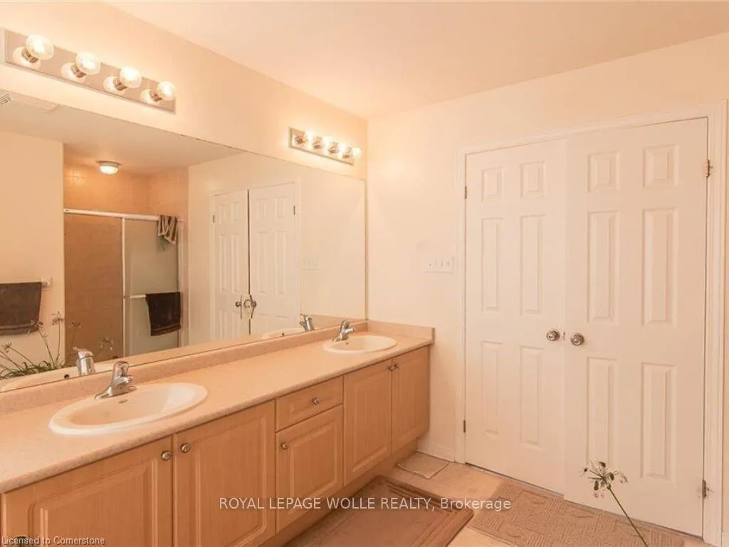 Photo 24 of 426 Robert Ferrie Drive, Kitchener — HOMEH