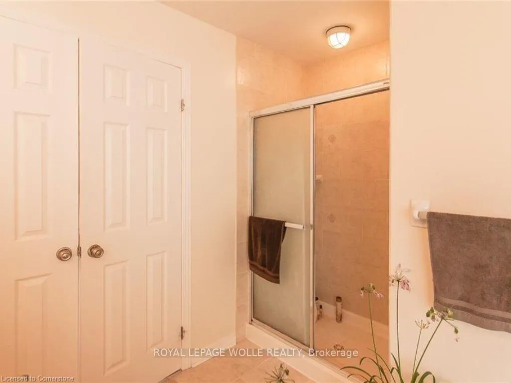Photo 25 of 426 Robert Ferrie Drive, Kitchener — HOMEH