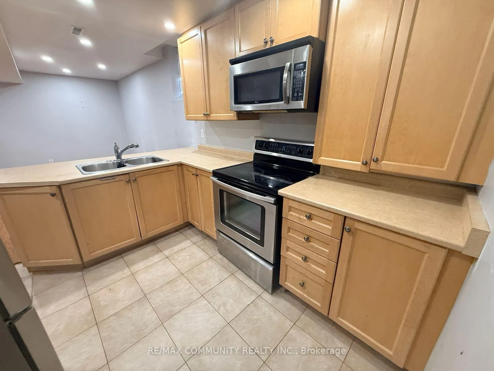 Photo 3 of 13 Marotta Avenue, Brampton, Fletcher's Meadow — HOMEH