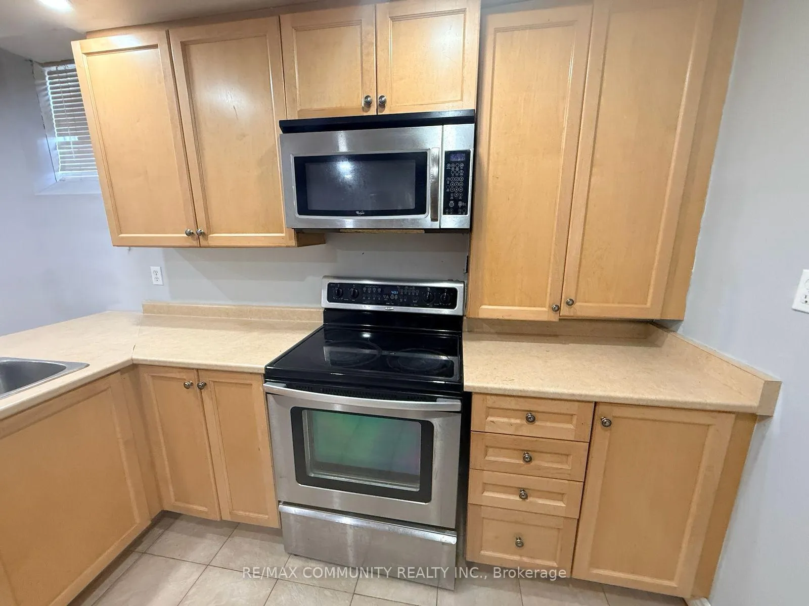 Photo 4 of 13 Marotta Avenue, Brampton, Fletcher's Meadow — HOMEH