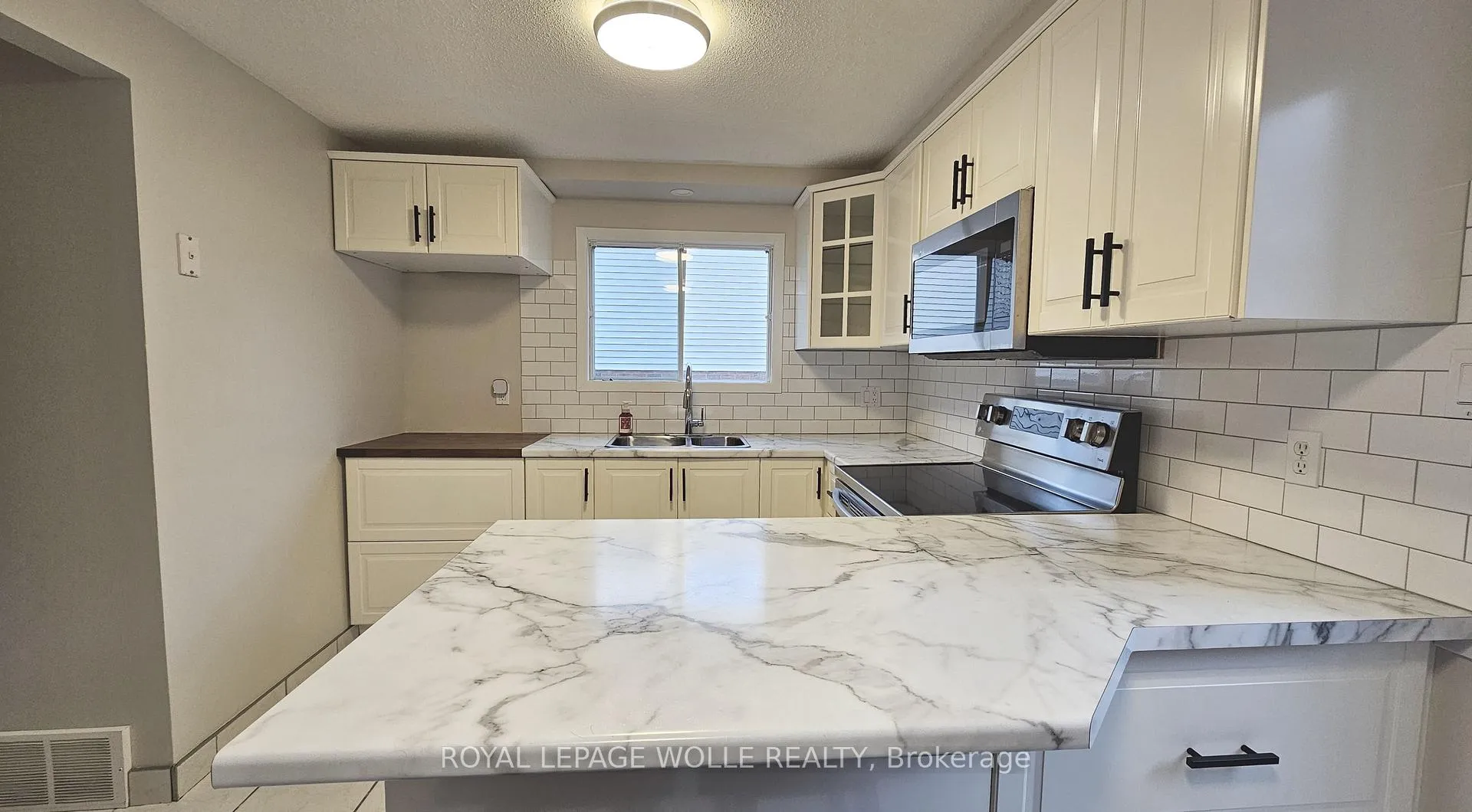 Photo 2 of 29 Folkstone Crescent, Kitchener — HOMEH