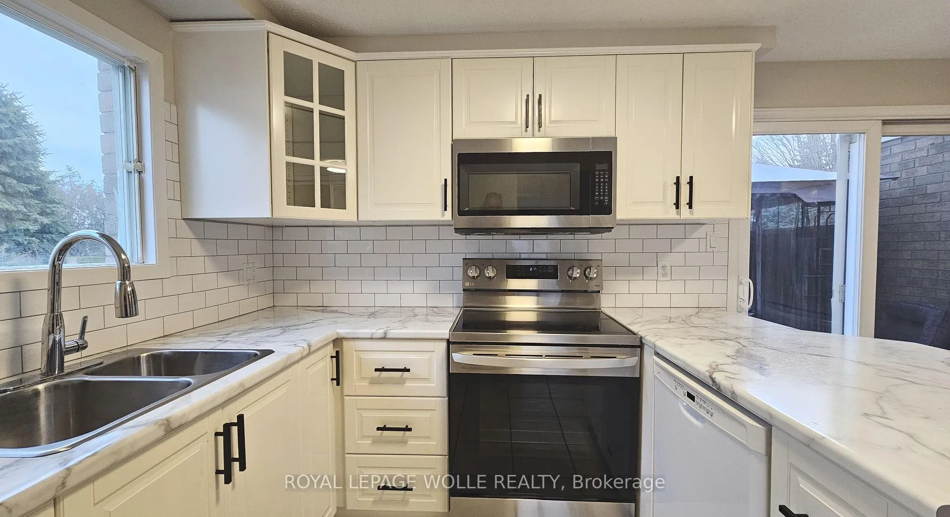 Photo 3 of 29 Folkstone Crescent, Kitchener — HOMEH