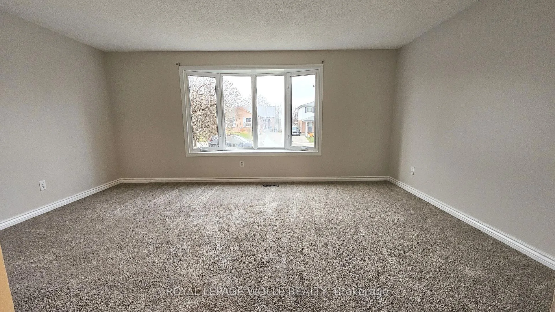 Photo 10 of 29 Folkstone Crescent, Kitchener — HOMEH