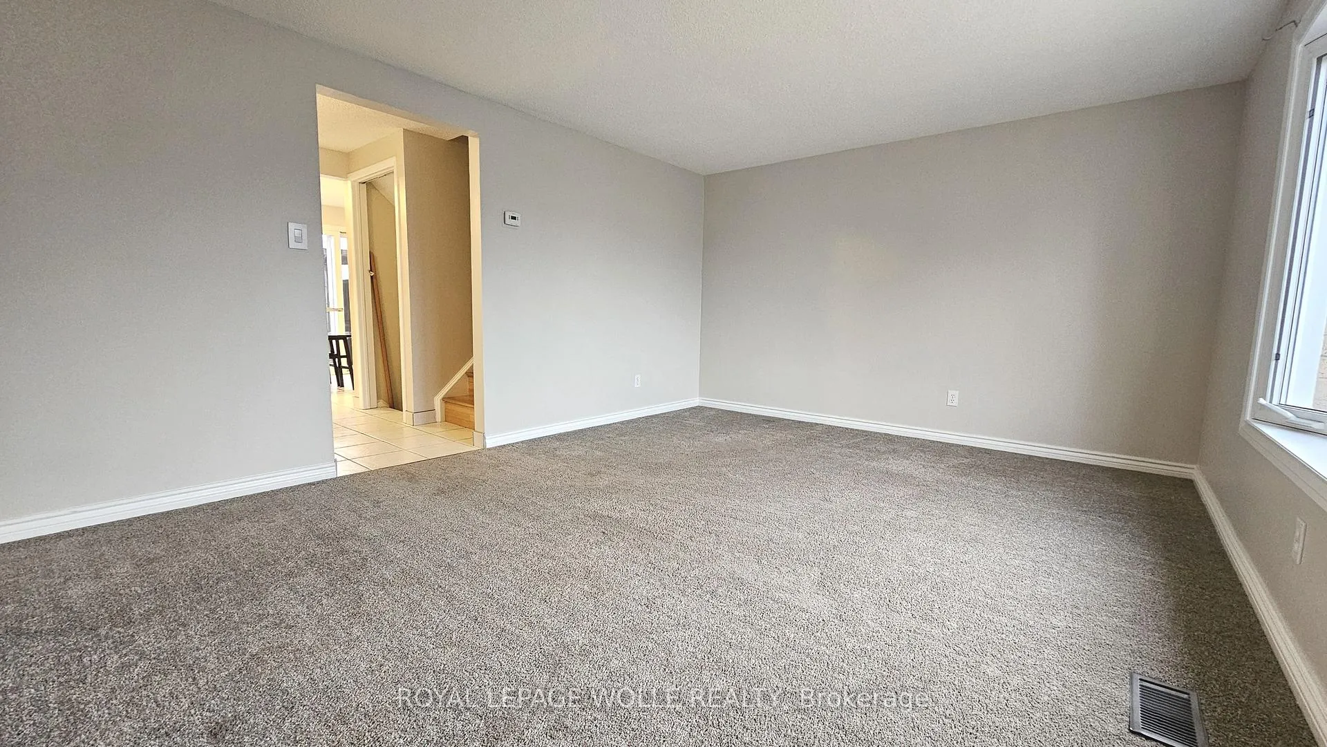 Photo 11 of 29 Folkstone Crescent, Kitchener — HOMEH