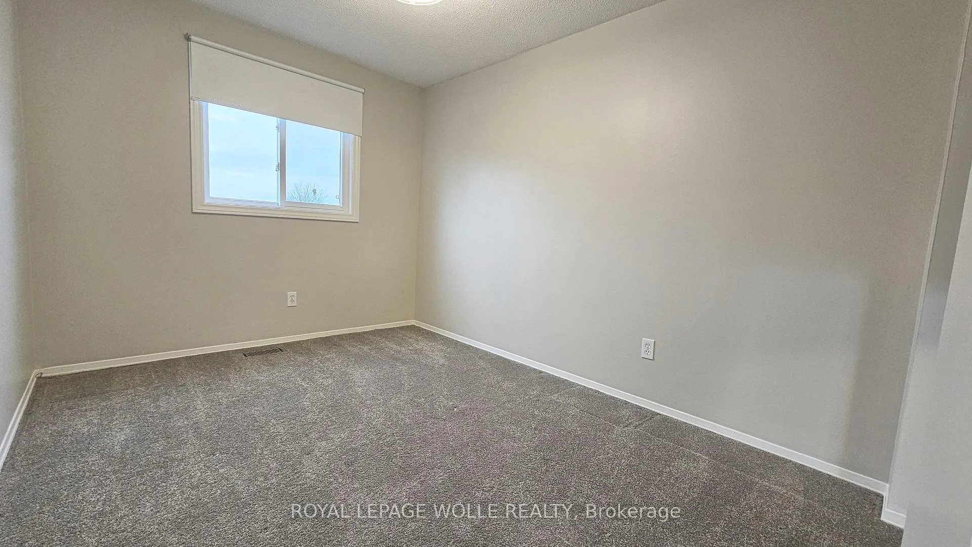 Photo 15 of 29 Folkstone Crescent, Kitchener — HOMEH