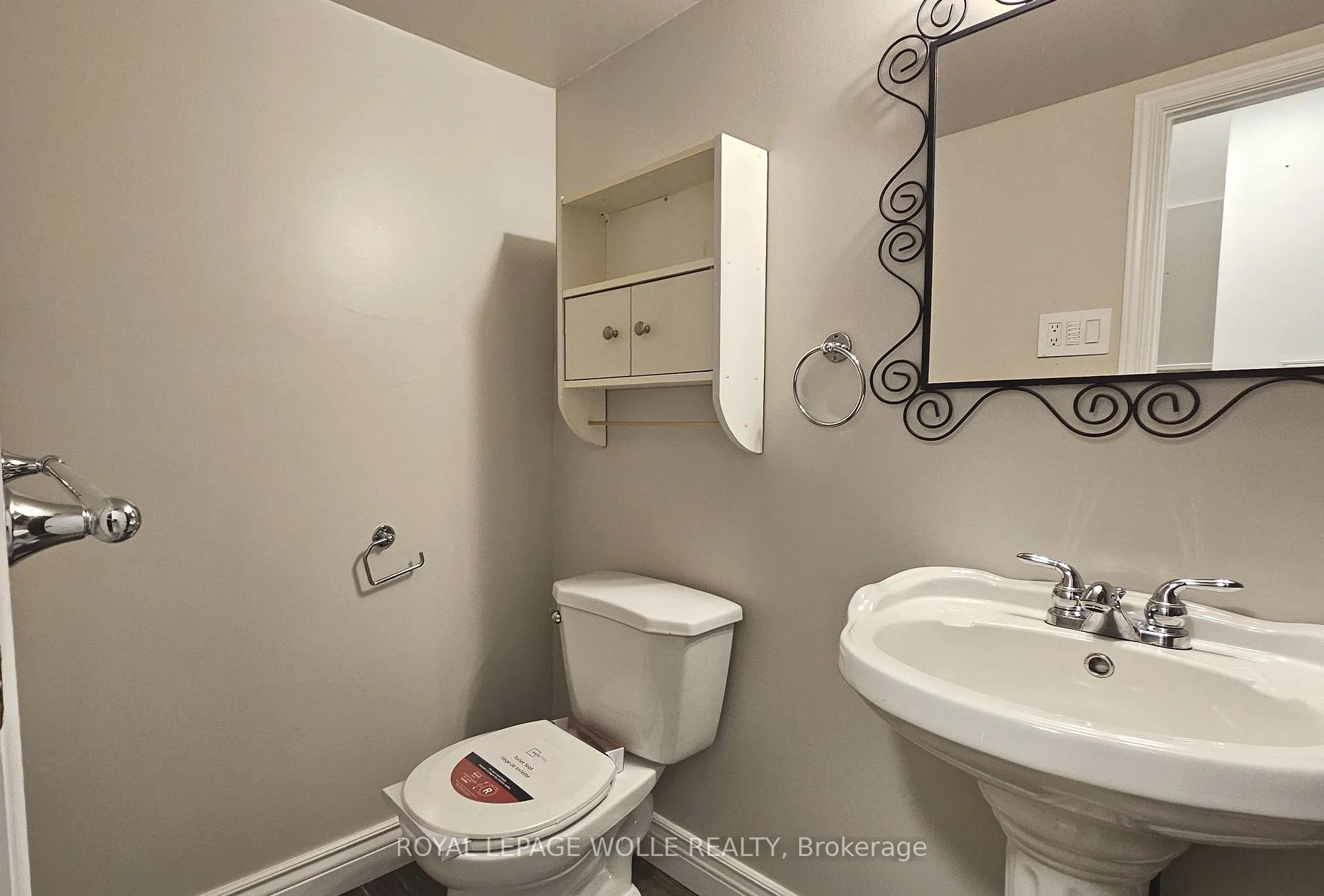 Photo 20 of 29 Folkstone Crescent, Kitchener — HOMEH