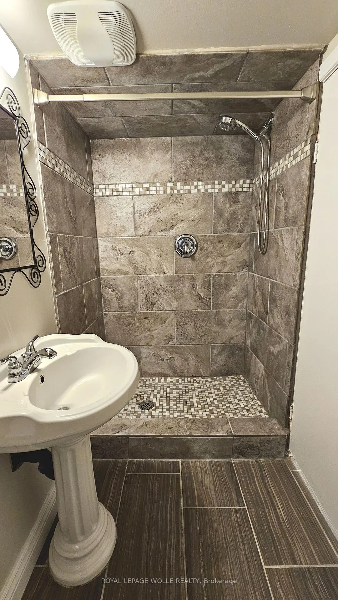Photo 21 of 29 Folkstone Crescent, Kitchener — HOMEH