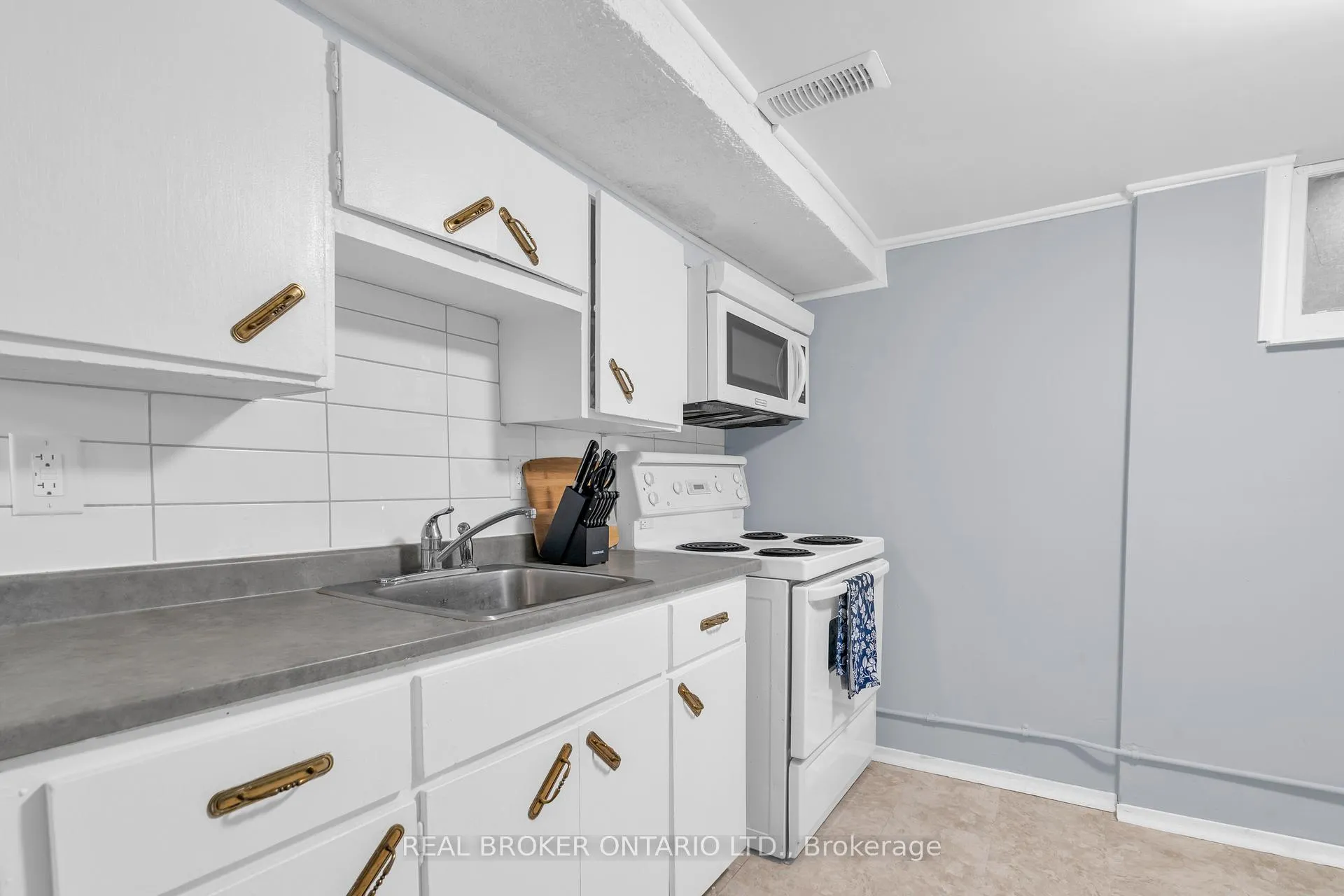 Photo 8 of Unit C, 301 Franklin Street, Kitchener — HOMEH