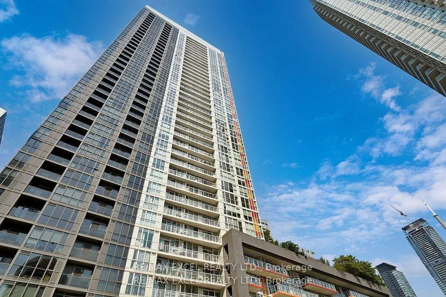 Photo 2 of Unit 3911, 85 Queens Wharf Road, Toronto, Waterfront Communities — HOMEH