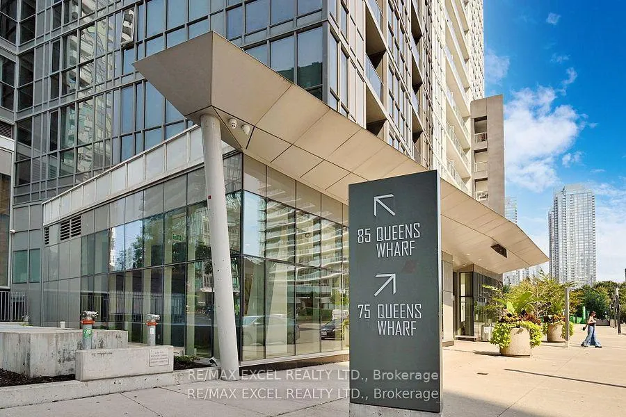Photo 3 of Unit 3911, 85 Queens Wharf Road, Toronto, Waterfront Communities — HOMEH
