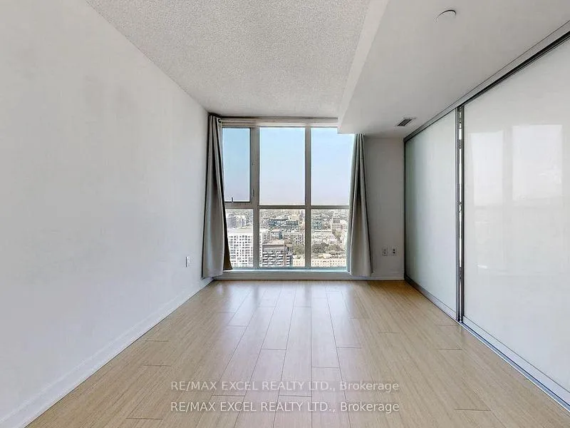 Photo 5 of Unit 3911, 85 Queens Wharf Road, Toronto, Waterfront Communities — HOMEH