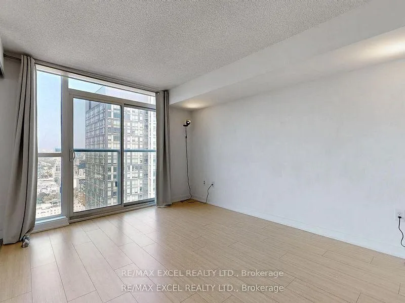 Photo 6 of Unit 3911, 85 Queens Wharf Road, Toronto, Waterfront Communities — HOMEH