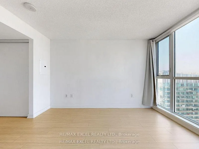 Photo 7 of Unit 3911, 85 Queens Wharf Road, Toronto, Waterfront Communities — HOMEH