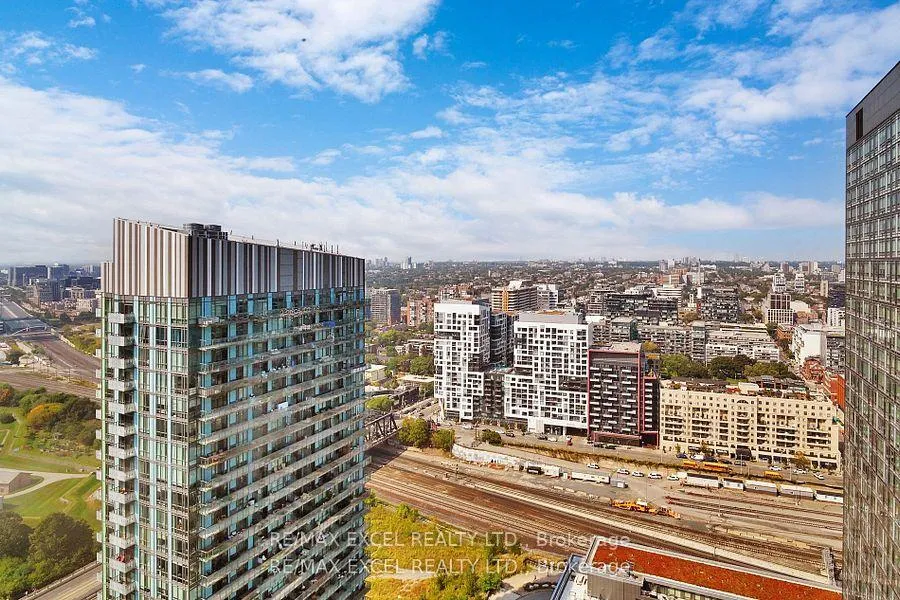 Photo 9 of Unit 3911, 85 Queens Wharf Road, Toronto, Waterfront Communities — HOMEH
