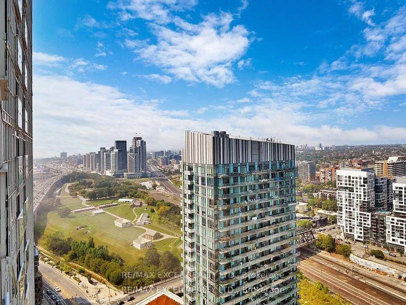 Photo 10 of Unit 3911, 85 Queens Wharf Road, Toronto, Waterfront Communities — HOMEH