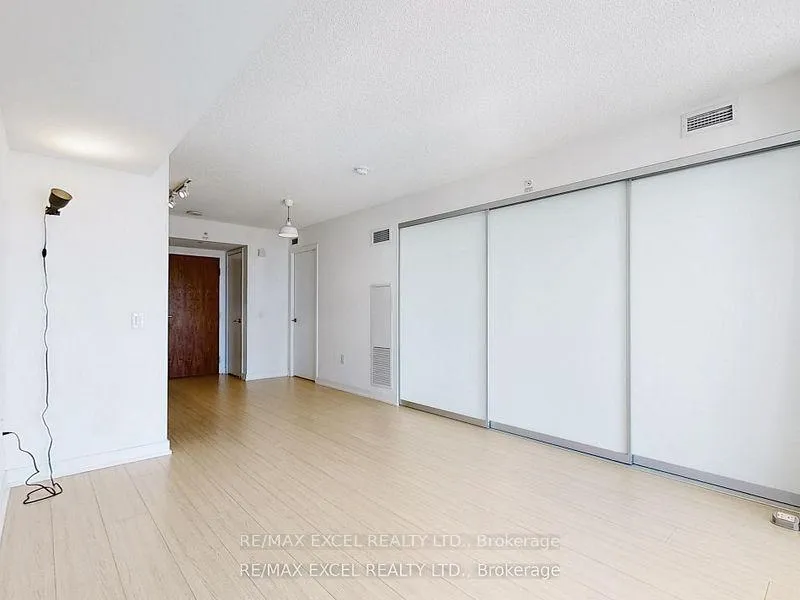 Photo 12 of Unit 3911, 85 Queens Wharf Road, Toronto, Waterfront Communities — HOMEH