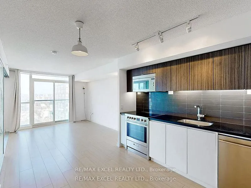 Photo 13 of Unit 3911, 85 Queens Wharf Road, Toronto, Waterfront Communities — HOMEH