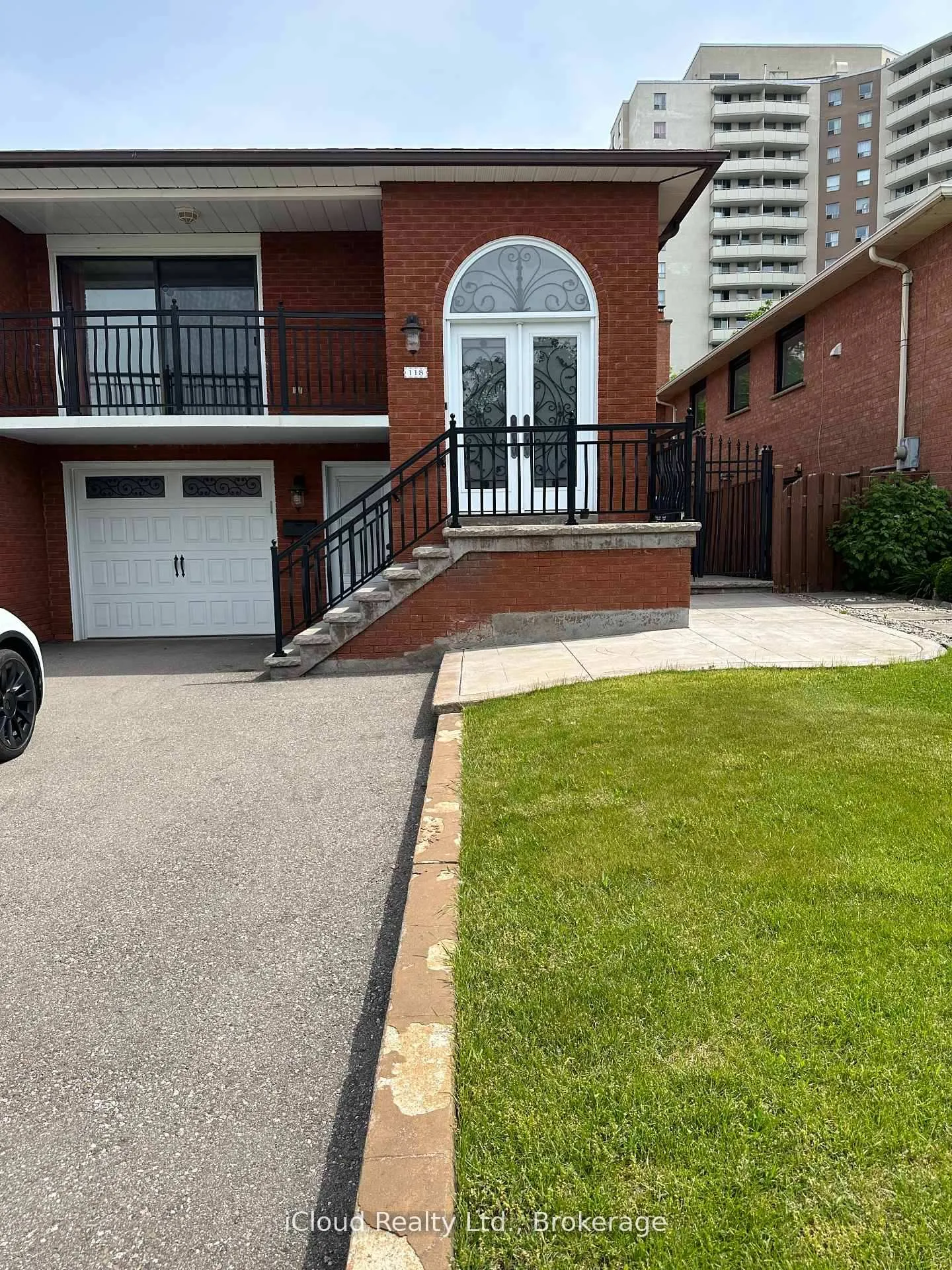 Front of 118 Antigua Road