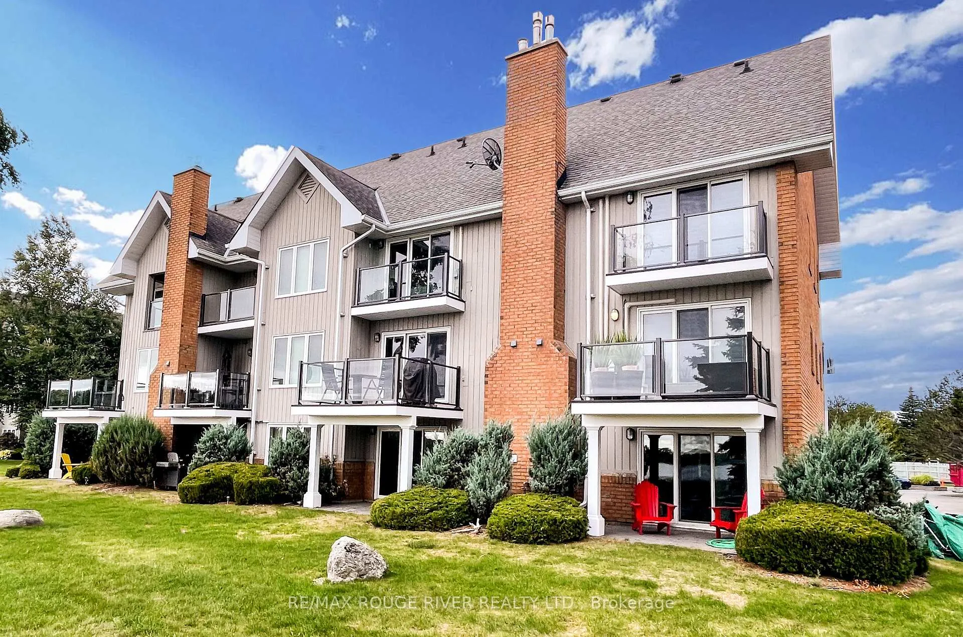 Front of Unit 121, 8 Ramblings Way SE