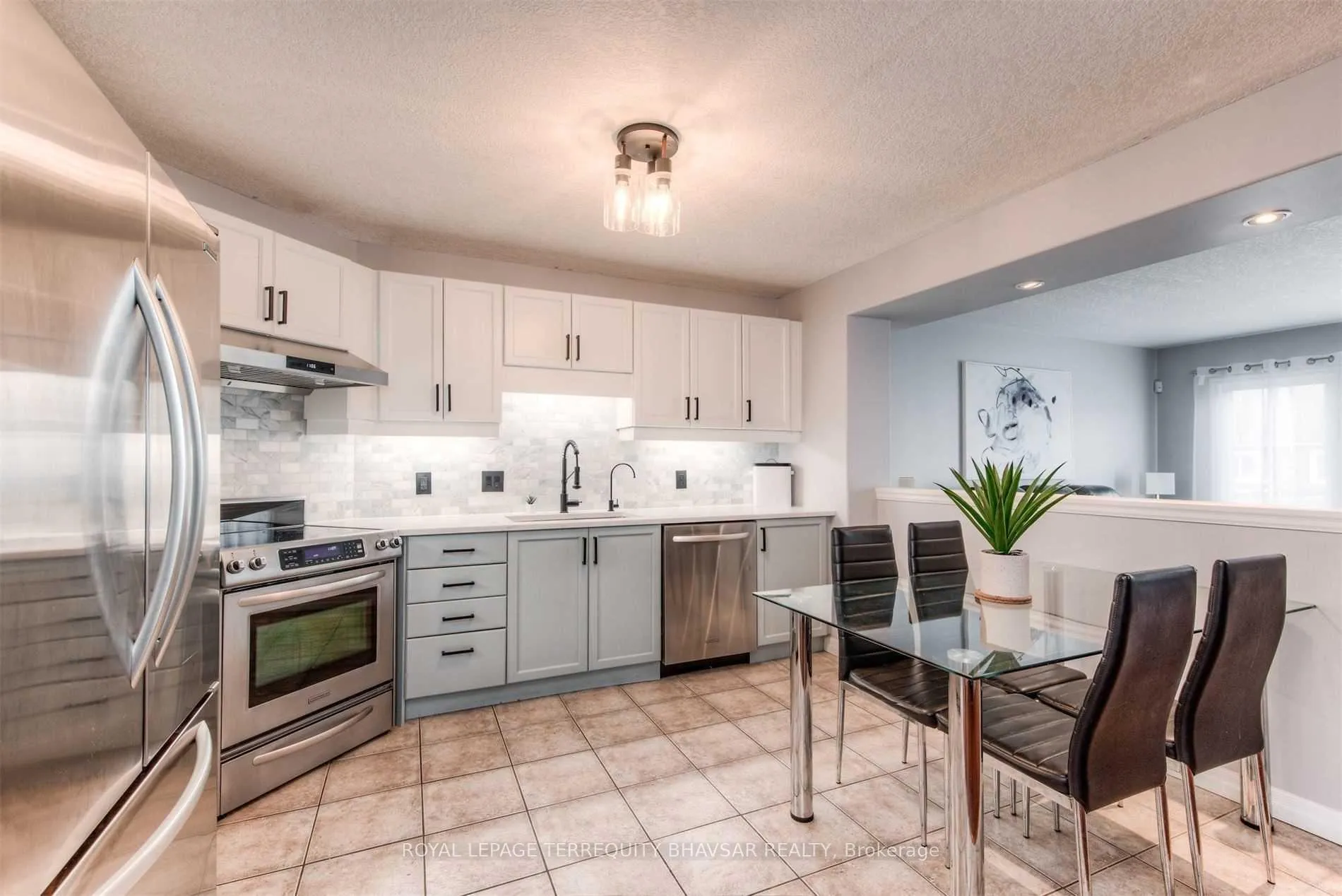 Photo 7 of 57 Rockcliffe Drive, Kitchener — HOMEH