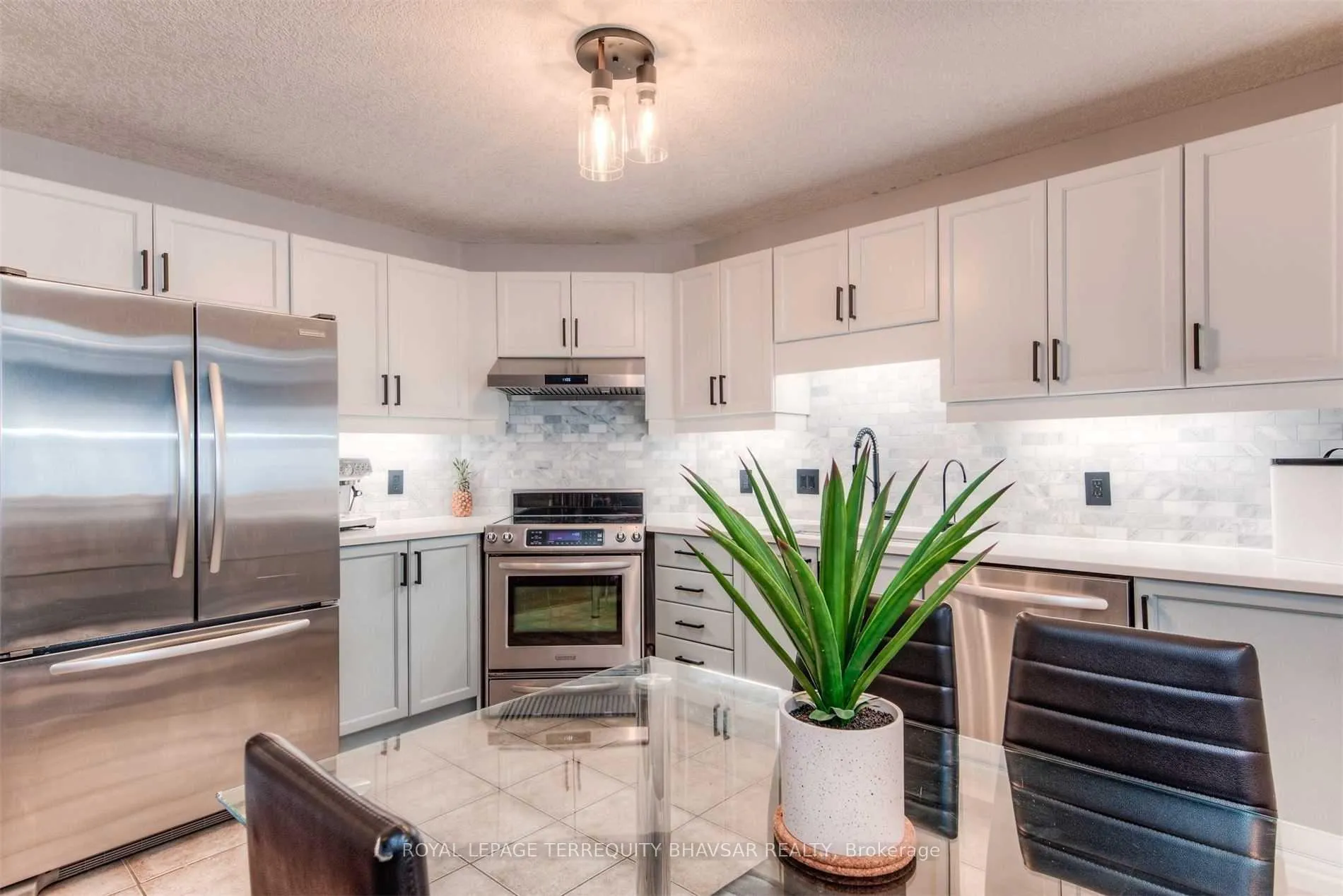 Photo 8 of 57 Rockcliffe Drive, Kitchener — HOMEH